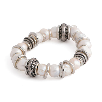 Madeira - Freshwater pearl stretch bracelet with charm (White pearls)