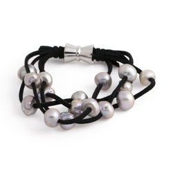 Bengal - Suede multi-layer bracelet with freshwater pearls and magnetic clasp (Black suede, silver pearls)