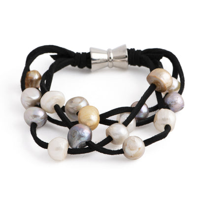 Bengal - Suede multi-layer bracelet with freshwater pearls and magnetic clasp (Black suede, multicolor pearls)
