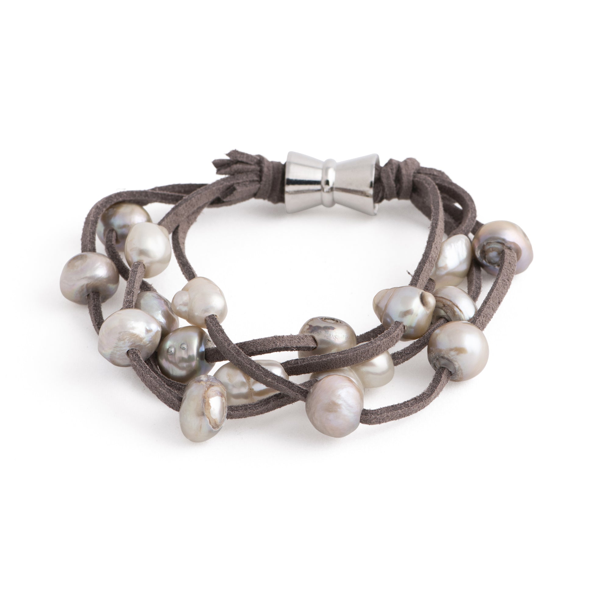 Bengal - Suede multi-layer bracelet with freshwater pearls and magnetic clasp (Dark grey suede, silver pearls)