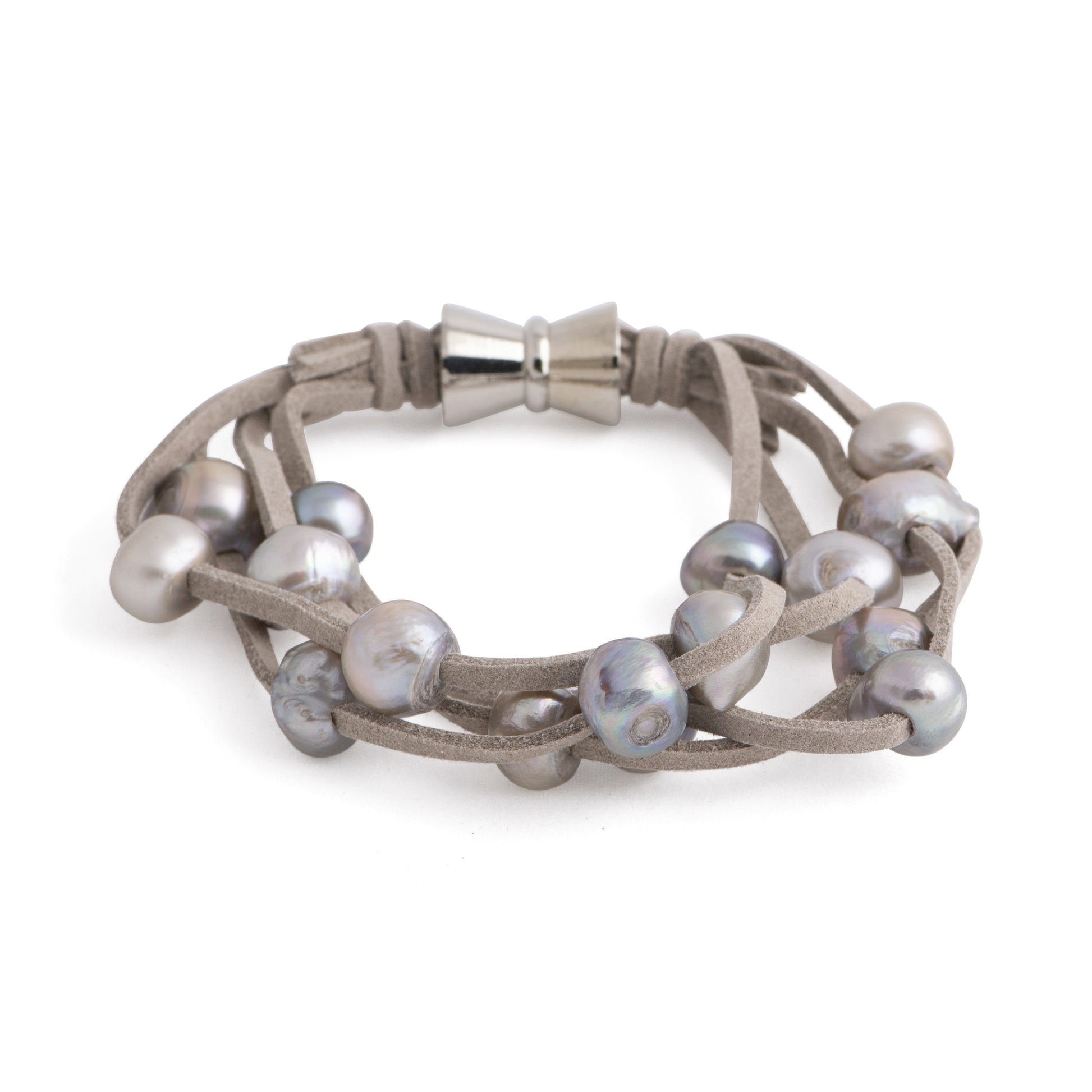 Bengal - Suede multi-layer bracelet with freshwater pearls and magnetic clasp (Light grey suede, silver pearls)