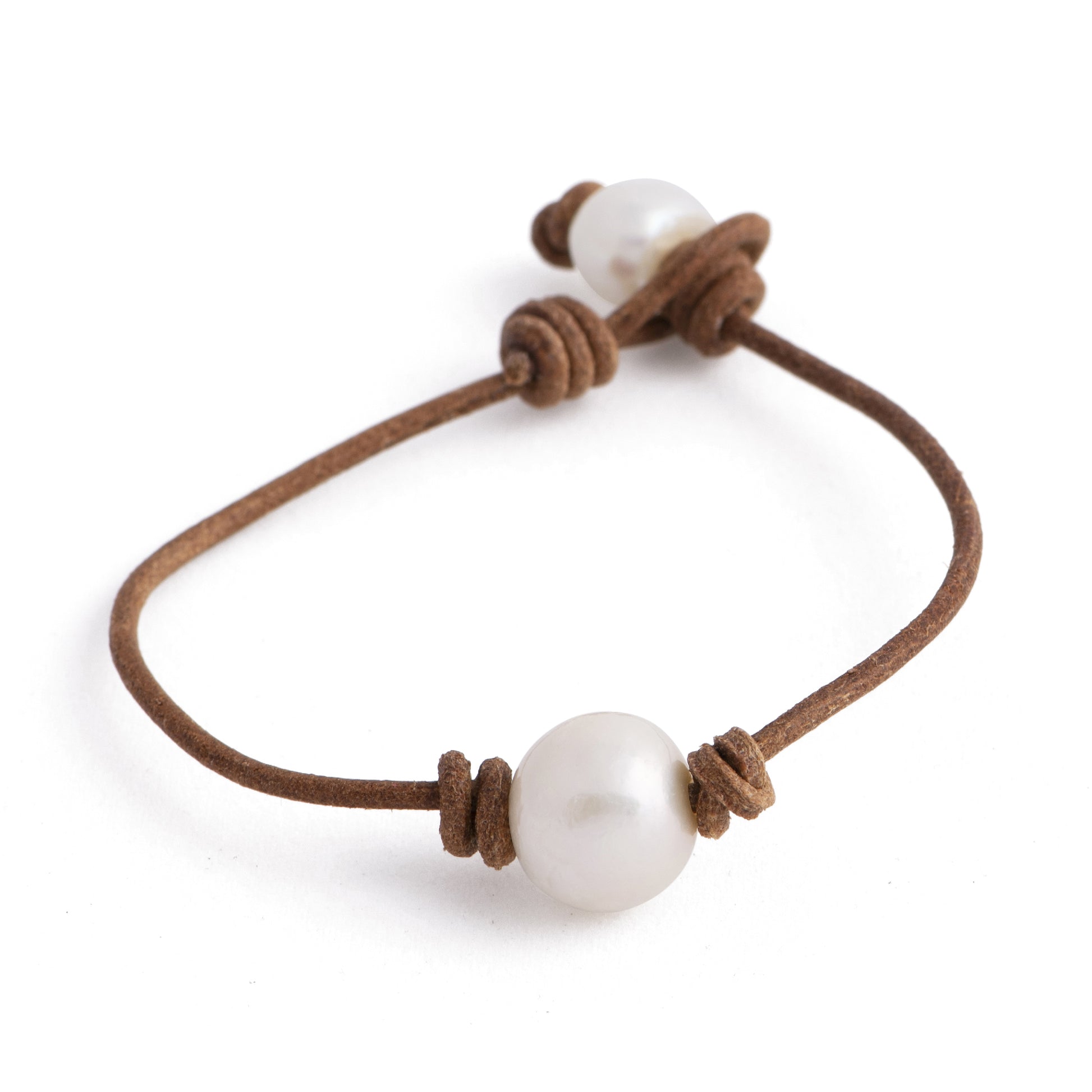 Tigris - Leather and pearl bracelet (White pearl)