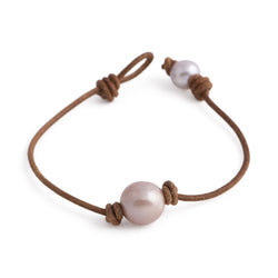 Tigris - Leather and pearl bracelet (Natural pearl - Clasp, back)
