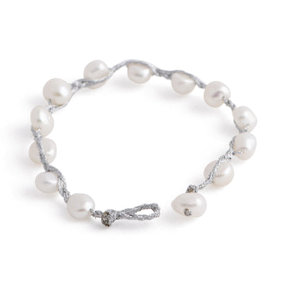 Rhine - String freshwater pearl bracelet (Grey string, white pearls - Clasp, front)