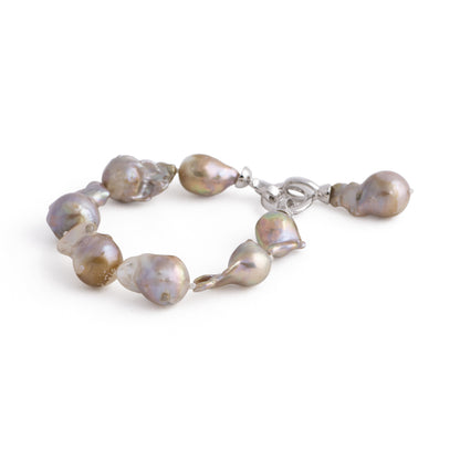 Nile - Baroque pearl charm bracelet (Natural pearls)