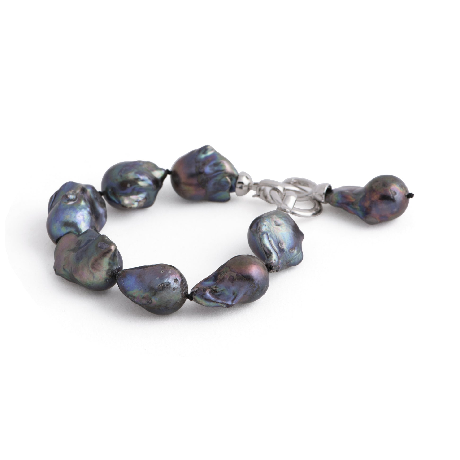 Nile - Baroque pearl charm bracelet (Dark grey pearls)