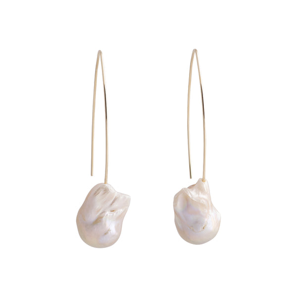 Akoni - Gold-tone baroque pearl earrings (Natural pearls)