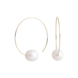 Kiana - Gold hoop with pearl earrings (White pearls)