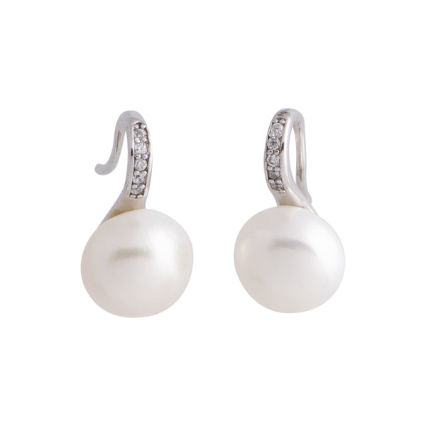 Europa - Silver-tone huggie earring with freshwater pearl (White pearls)