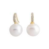 Europa - Gold-tone huggie earring with freshwater pearl (White pearls)