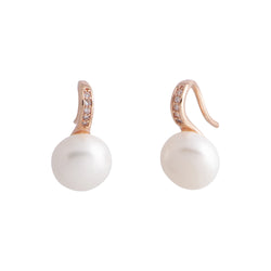 Europa - Rose gold-tone huggie earring with freshwater pearl (White pearls)