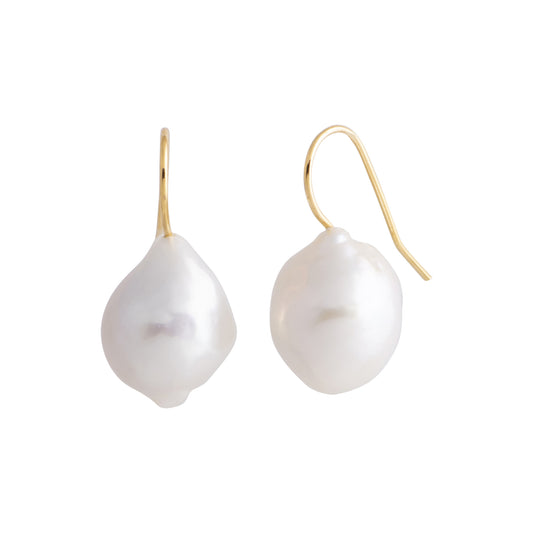 Luna - Huggie earrings with baroque freshwater pearl (White pearls)