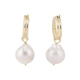 Hydra - Gold clasp earrings with baroque pearl (White pearls)