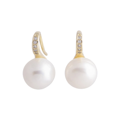 Europa - Gold-tone huggie earring with freshwater pearl (White pearls)