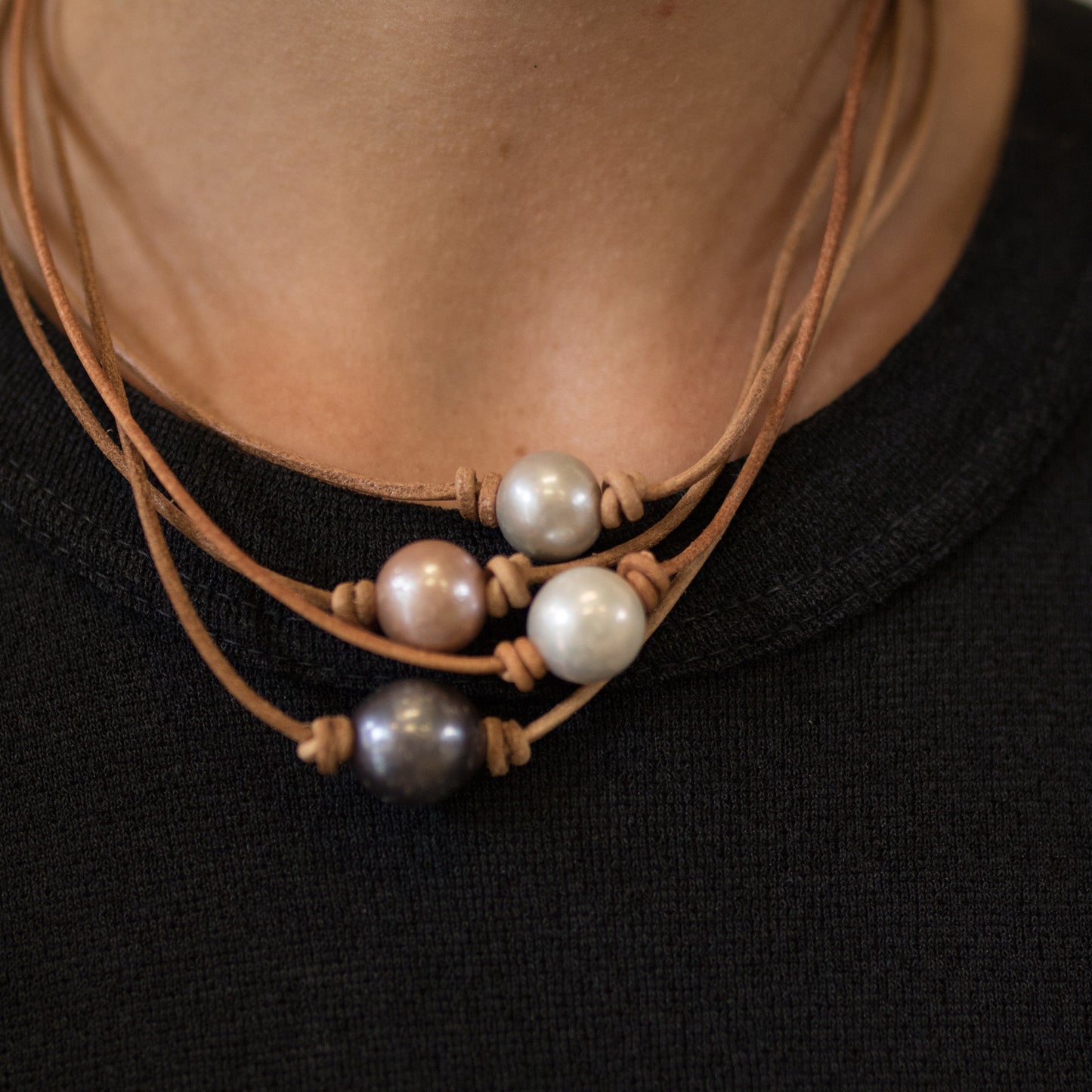 Lorena - Freshwater Pearl Leather Necklace