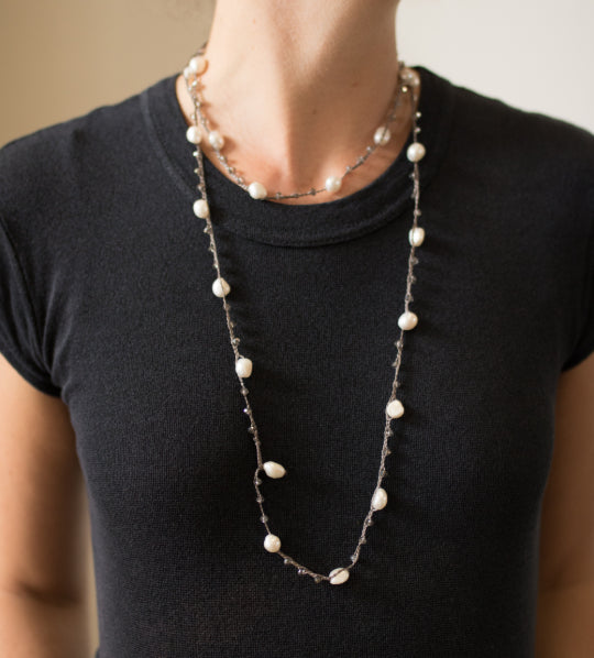 Antonia - Crochet crystal necklace with freshwater pearls (Lifestyle)