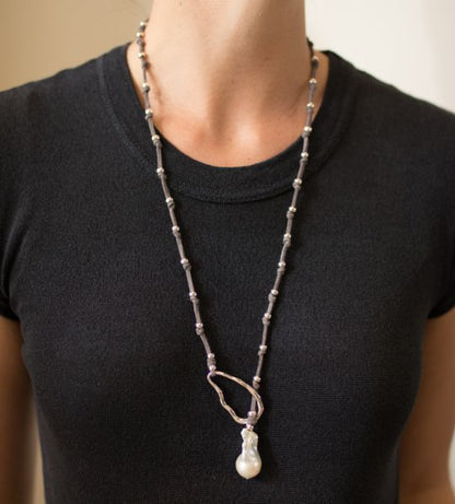 Carina - Adjustable baroque pearl necklace (Lifestyle)