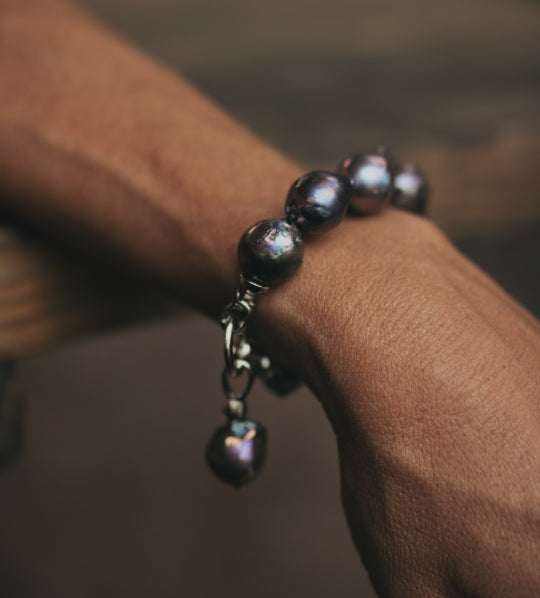 Nile - Baroque pearl charm bracelet (Wrist #2)