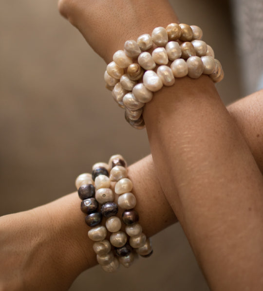 Pearl bracelet garnet keshi pearls. Bracelet with white and pink pearls