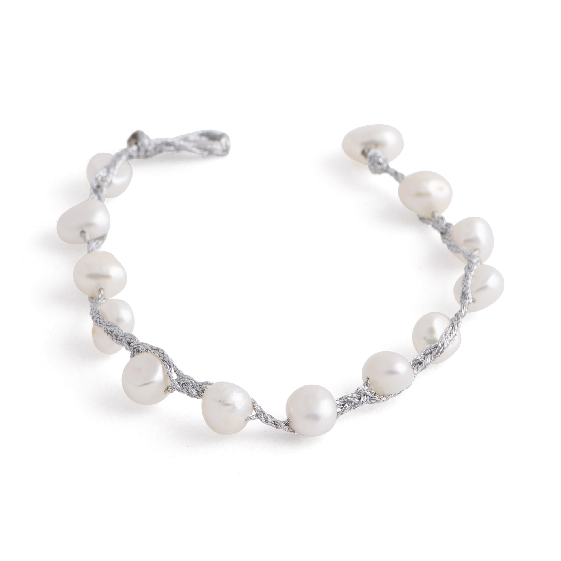 Rhine - String freshwater pearl bracelet (Grey string, white pearls - Clasp, back)